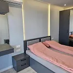 Dilyanka 2 דירה Pernik